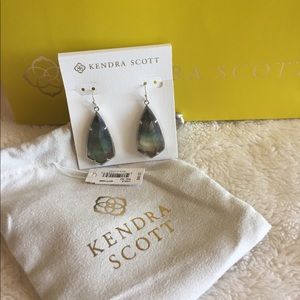 NWT Kendra Scott Carla earrings